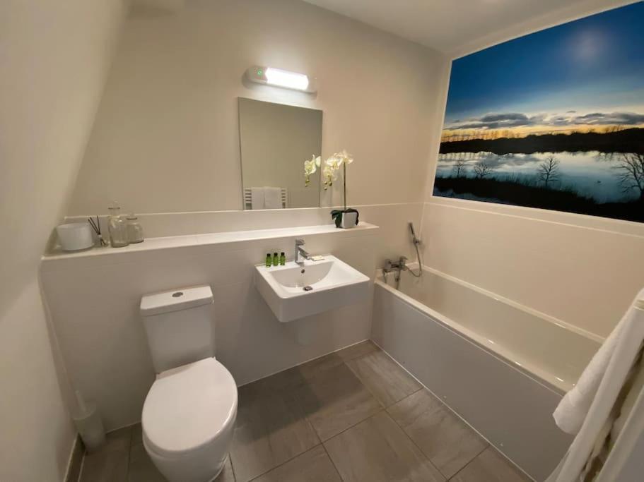 Reed Warbler - Hm111 - Lower Mill Estate Penthouse Apartment With Spa Access Somerford Keynes Экстерьер фото